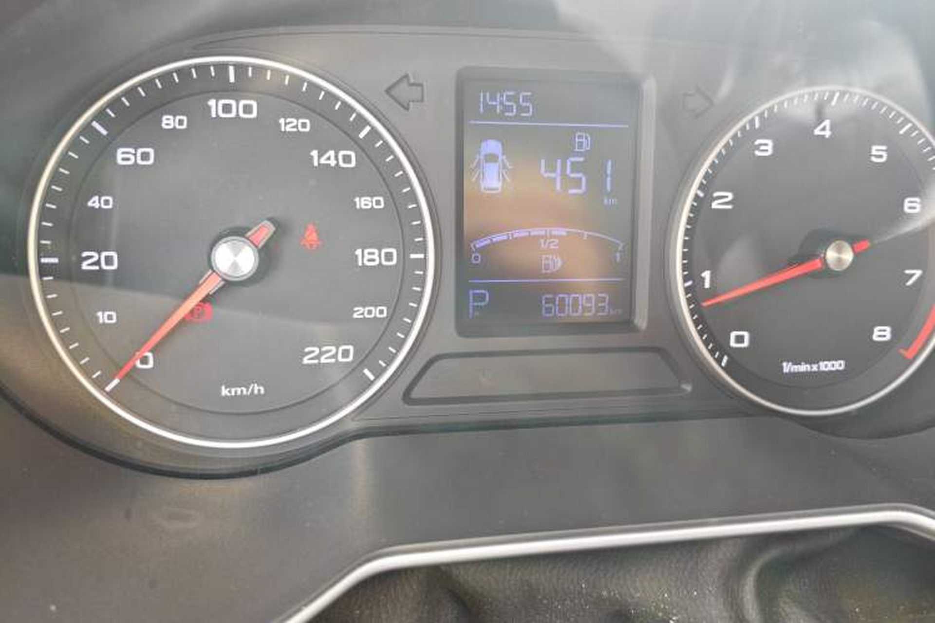Used Roewe RX3 2020 1.6L CVT 4G Connected Ultra-Cool Flagship Edition Odometer Close Up