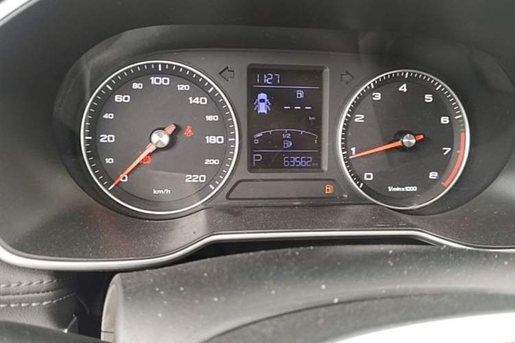 Used Roewe RX3 2020 1.6L CVT 4G Connected Ultra-Fun Elite Edition Odometer Close Up
