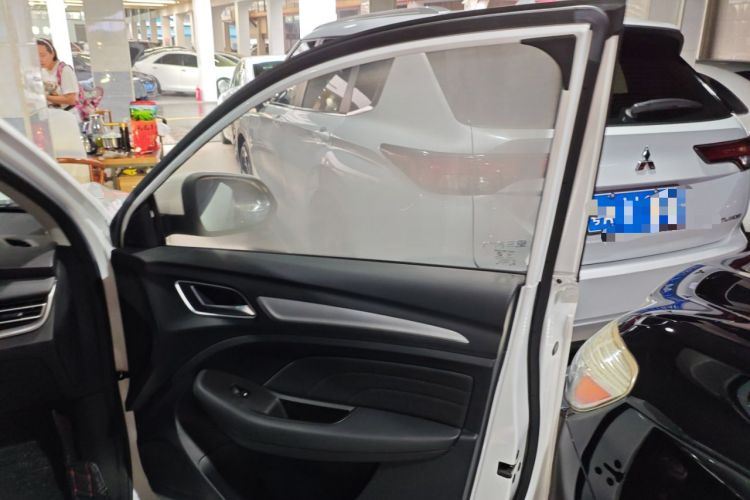 Used Roewe RX3 2020 1.6L CVT 4G Connected Ultra-Cool Flagship Edition Right Front Door Interior