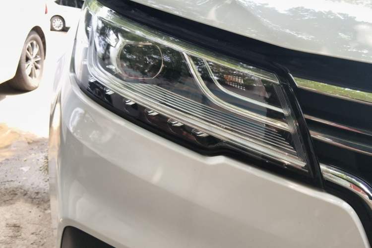 Used Roewe RX3 2020 1.6L CVT Lion's Throne 4G Connected Flagship Edition Right Front Headlight