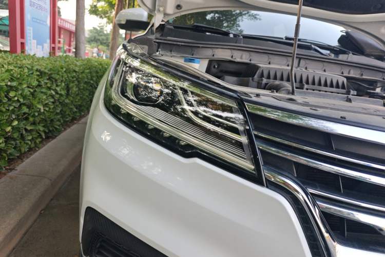Used Roewe RX3 2020 1.6L CVT 4G Connected Ultra-Cool Flagship Edition Right Front Headlight