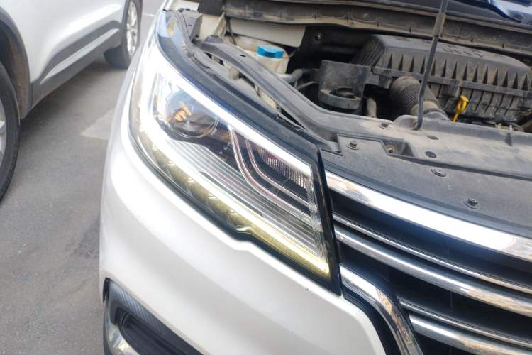 Used Roewe RX3 2020 1.6L Manual - Ultra-Fresh Entry Version Right Front Headlight