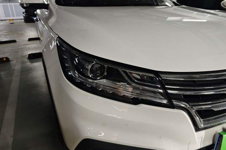 Used Roewe RX3 2020 1.6L CVT 4G Connected Ultra-Cool Flagship Edition Right Front Headlight