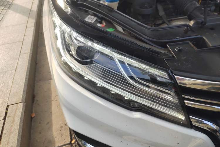 Used Roewe RX3 2020 1.6L CVT 4G Connected Ultra-Cool Flagship Edition Right Front Headlight