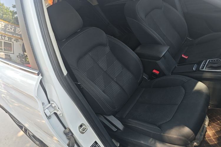 Used Roewe RX3 2020 1.6L CVT 4G Connected Ultra-Fun Elite Edition Right Front Seat