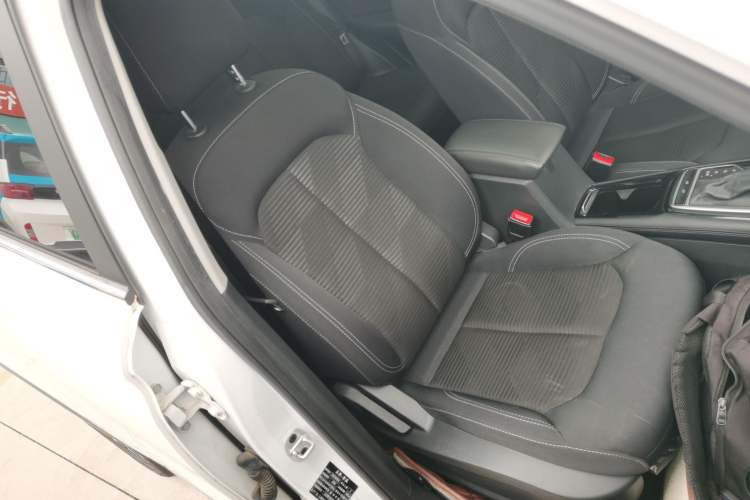 Used Roewe RX3 2020 1.6L CVT 4G Connected Ultra-Fun Elite Edition Right Front Seat