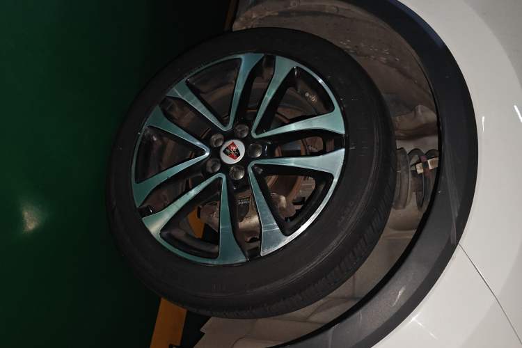 Used Roewe RX3 2020 1.6L CVT 4G Connected Ultra-Cool Flagship Edition Right Front Wheel Hub