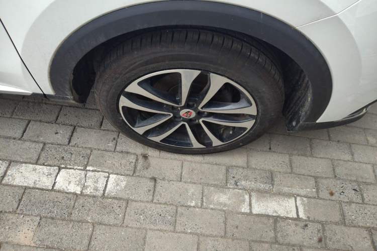 Used Roewe RX3 2020 1.6L Manual 4G Connect Ultra-Fresh Flagship Edition Right Front Wheel Hub