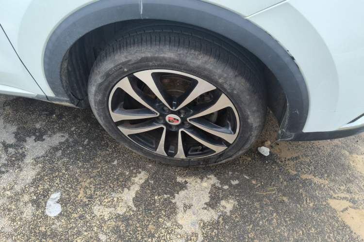 Used Roewe RX3 2020 1.6L Manual 4G Connect Ultra-Fresh Flagship Edition Right Front Wheel Hub