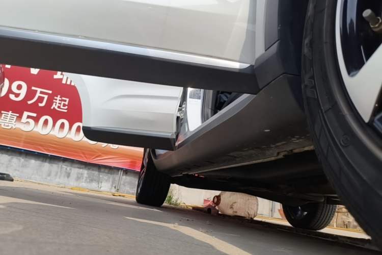 Used Roewe RX3 2020 1.6L CVT 4G Connected Ultra-Fun Elite Edition Right Side Sill