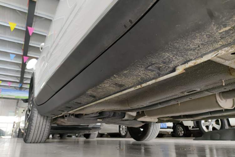 Used Roewe RX3 2020 1.6L Manual 4G Connect Super-Fresh Elite Edition Right Side Sill