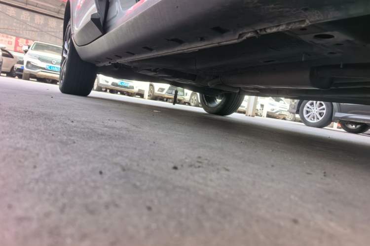 Used Roewe RX3 2020 1.6L Manual 4G Connect Super-Fresh Elite Edition Right Side Sill