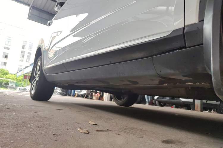 Used Roewe RX3 2020 1.6L CVT 4G Connected Ultra-Cool Flagship Edition Right Side Sill