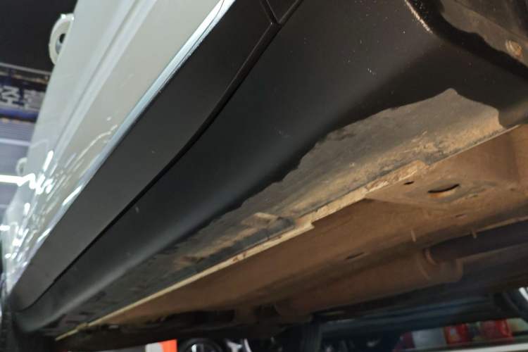 Used Roewe RX3 2020 1.6L CVT 4G Connected Ultra-Cool Flagship Edition Right Side Sill