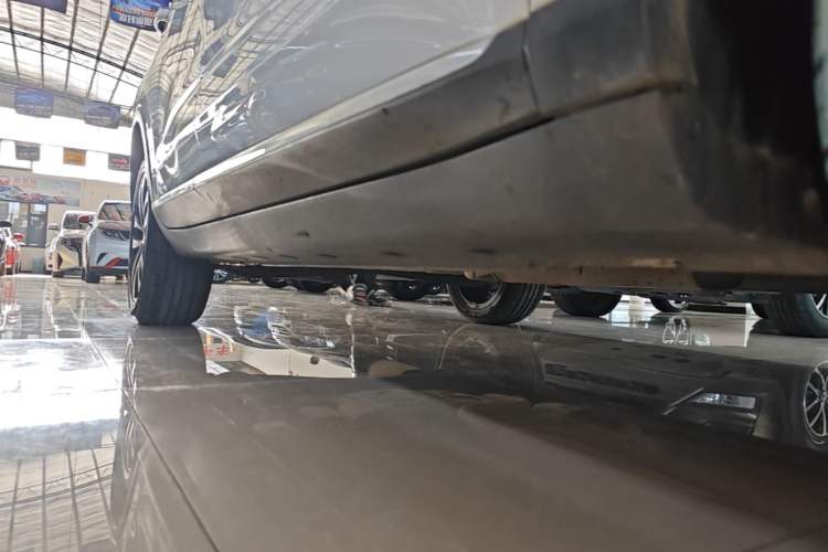 Used Roewe RX3 2020 1.6L CVT 4G Connected Ultra-Fun Elite Edition Right Side Sill