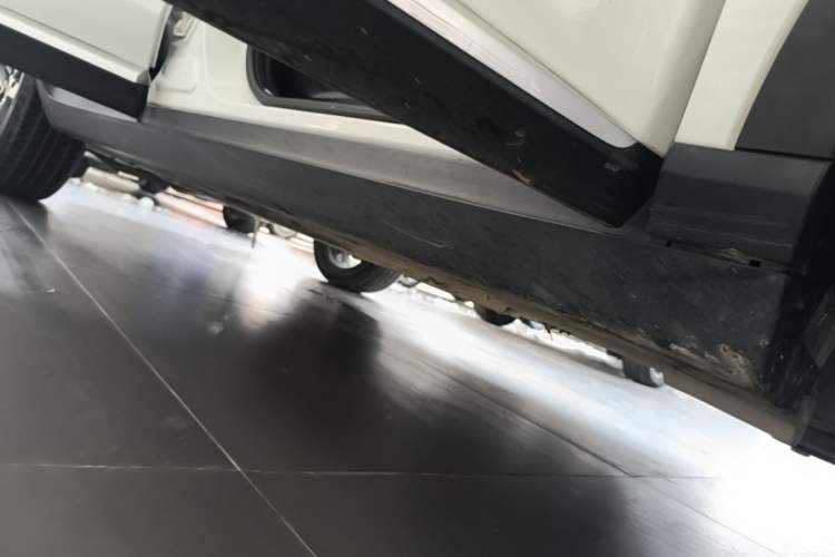 Used Roewe RX3 2020 1.6L CVT 4G Connected Ultra-Fun Elite Edition Right Side Sill