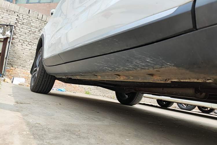 Used Roewe RX3 2020 1.6L CVT 4G Connected Ultra-Cool Flagship Edition Right Side Sill