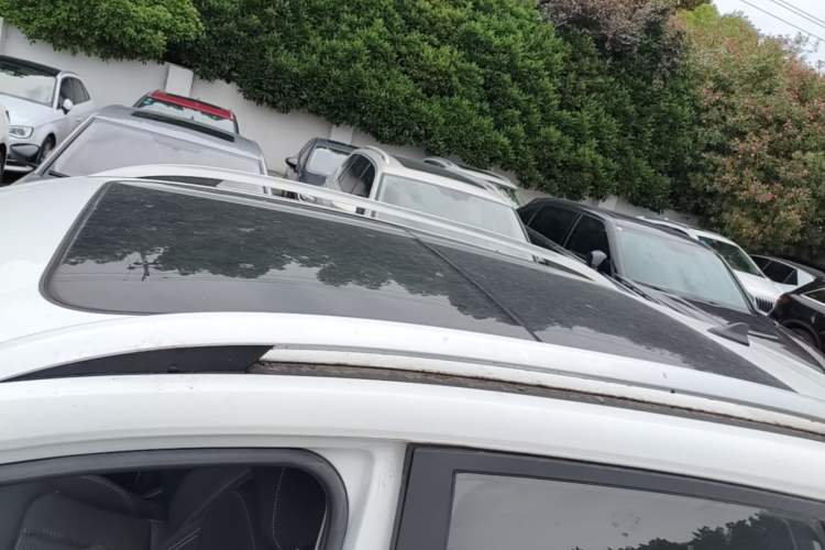 Used Roewe RX3 2020 1.6L Manual 4G Connect Super-Fresh Elite Edition Roof