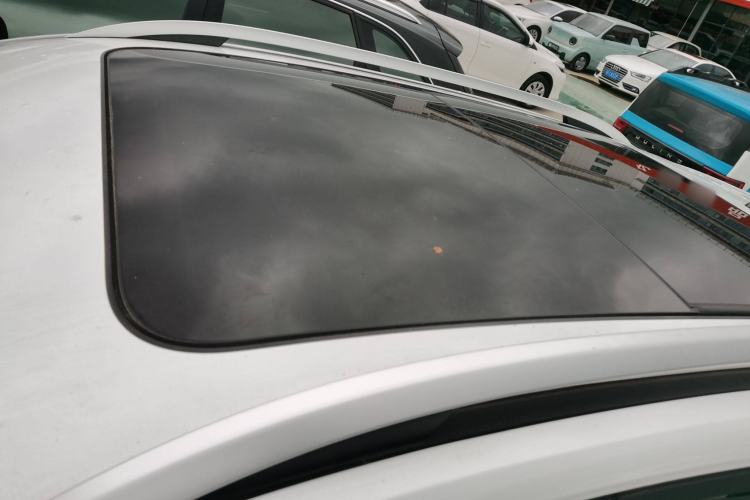 Used Roewe RX3 2020 1.6L CVT 4G Connected Ultra-Fun Elite Edition Roof