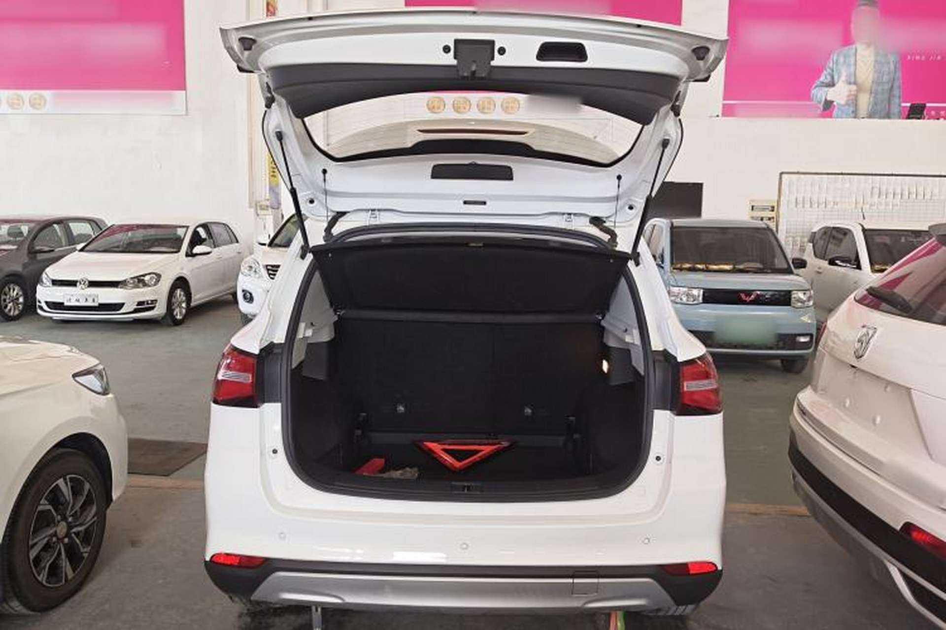 Used Roewe RX3 2020 1.6L Manual 4G Connect Super-Fresh Elite Edition Trunk
