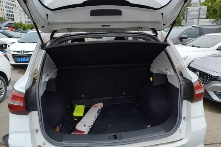Used Roewe RX3 2020 1.6L Manual 4G Connect Super-Fresh Elite Edition Trunk
