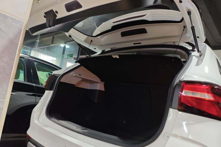 Used Roewe RX3 2020 1.6L CVT 4G Connected Ultra-Cool Flagship Edition Trunk
