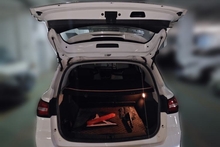 Used Roewe RX3 2020 1.6L Manual 4G Connect Super-Fresh Elite Edition Trunk