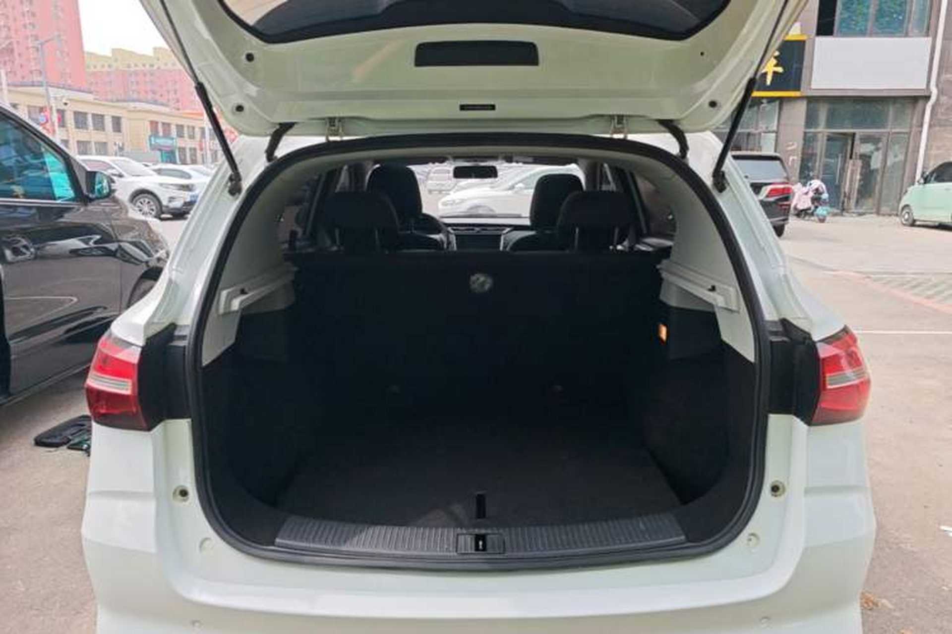 Used Roewe RX3 2020 1.6L Manual 4G Connect Super-Fresh Elite Edition Trunk