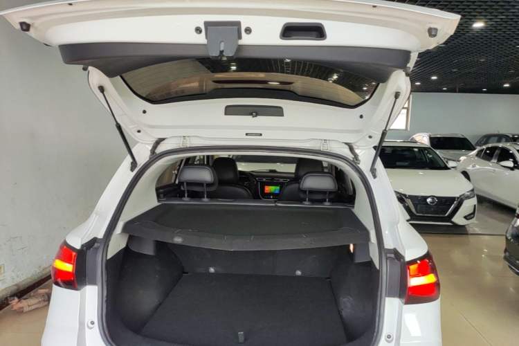 Used Roewe RX3 2020 1.6L Manual 4G Connect Ultra-Fresh Flagship Edition Trunk