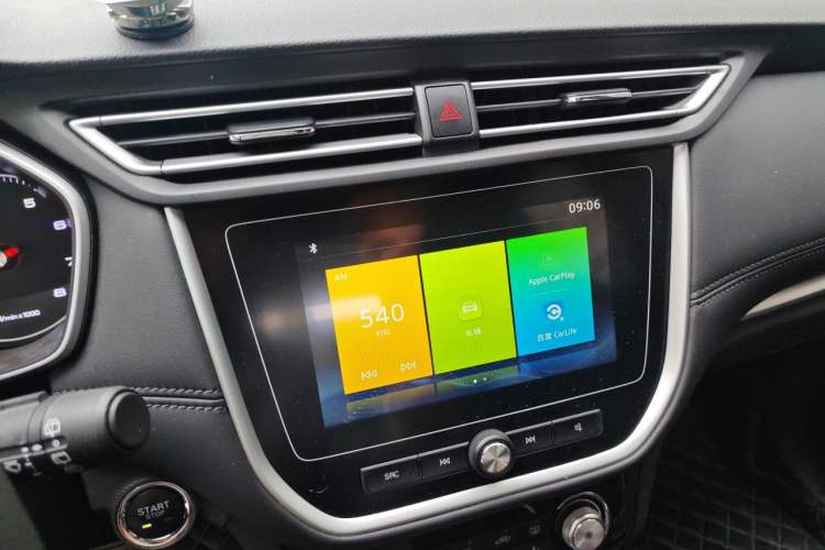 Used Roewe RX3 2020 1.6L CVT 4G Connected Ultra-Cool Flagship Edition Audio And AC Panel