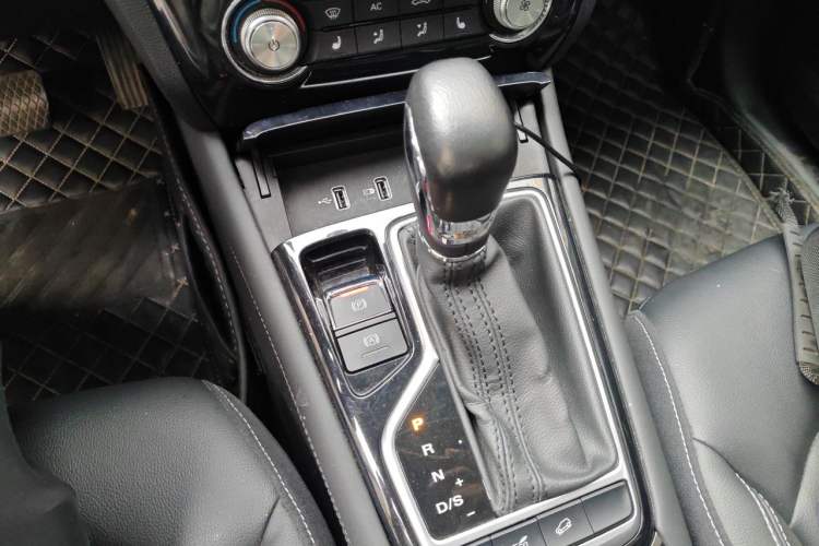 Used Roewe RX3 2020 1.6L CVT 4G Connected Ultra-Cool Flagship Edition Gear Lever