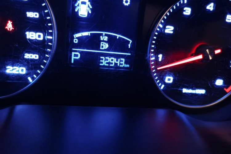 Used Roewe RX3 2020 1.6L CVT 4G Connected Ultra-Cool Flagship Edition Odometer Close Up
