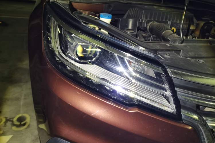 Used Roewe RX3 2020 1.6L CVT 4G Connected Ultra-Cool Flagship Edition Right Front Headlight