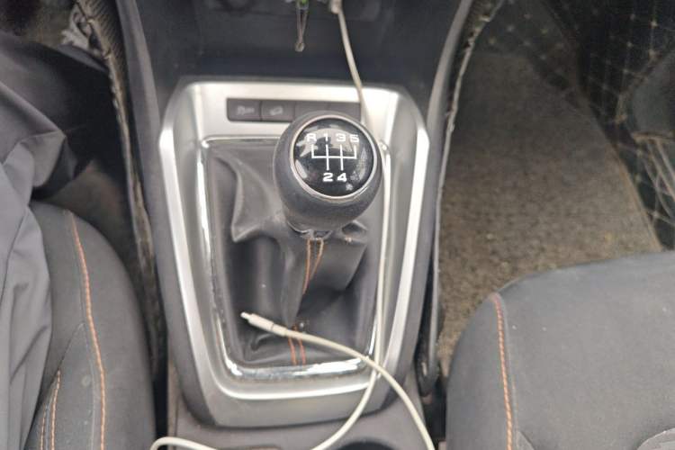 Used Roewe RX3 2021 PRO 1.6L Manual Flagship Model Gear Lever