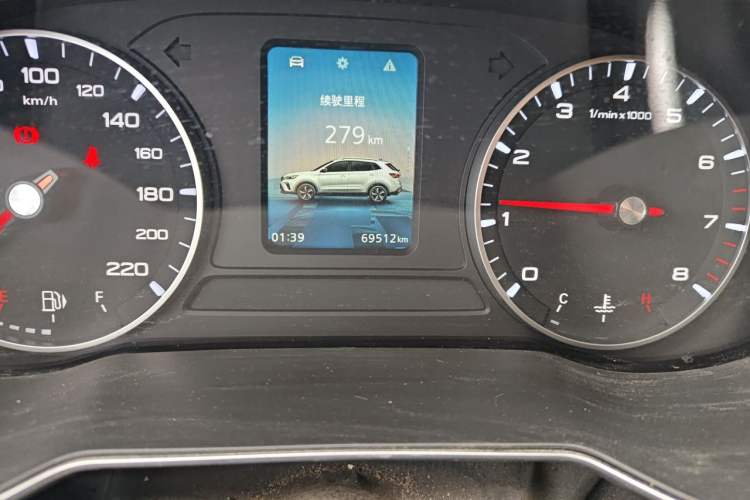 Used Roewe RX3 2021 PRO 1.6L Manual Flagship Model Odometer Close Up