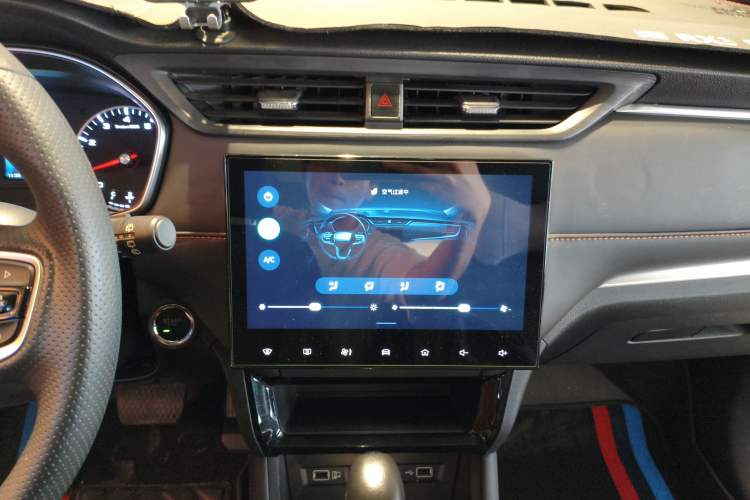 Used Roewe RX3 2021 PRO 1.6L CVT Elite Model Audio And AC Panel