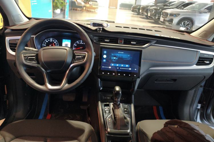 Used Roewe RX3 2021 PRO 1.6L CVT Elite Model Center Console