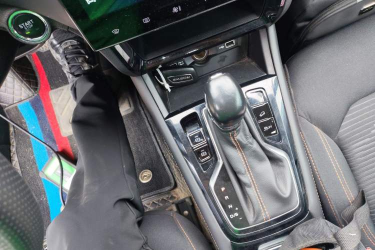 Used Roewe RX3 2021 PRO 1.6L CVT Elite Model Gear Lever