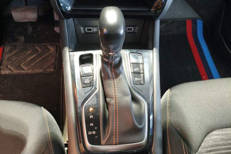 Used Roewe RX3 2021 PRO 1.6L CVT Elite Model Gear Lever