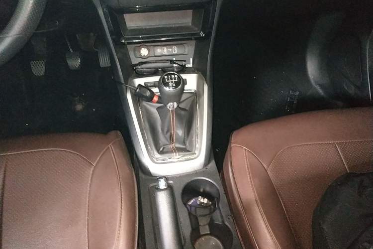Used Roewe RX3 2021 PRO 1.6L Manual Flagship Model Gear Lever