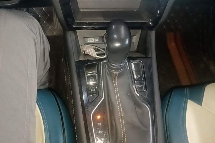 Used Roewe RX3 2021 PRO 1.6L CVT Elite Model Gear Lever