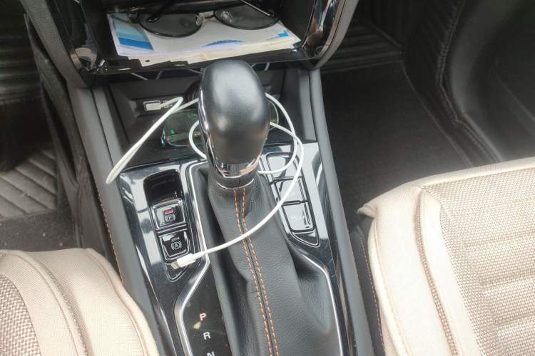 Used Roewe RX3 2021 PRO 1.6L CVT Elite Model Gear Lever