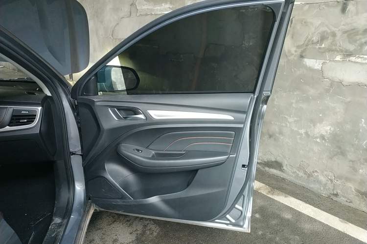 Used Roewe RX3 2021 PRO 1.6L Manual Flagship Model Right Front Door Interior