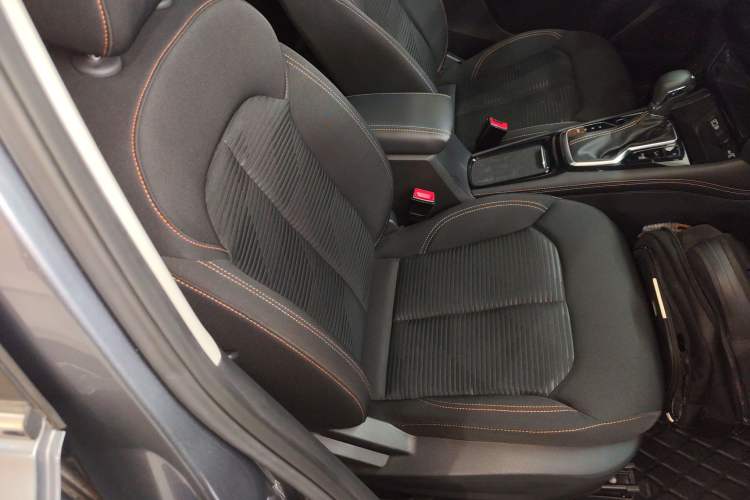 Used Roewe RX3 2021 PRO 1.6L CVT Elite Model Right Front Seat