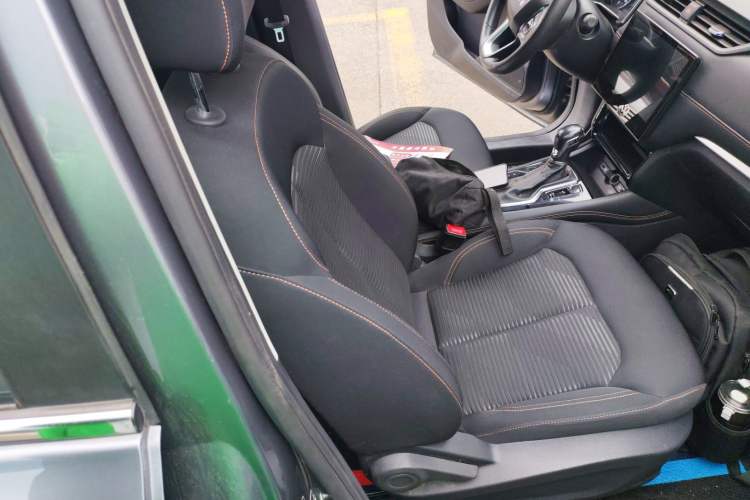 Used Roewe RX3 2021 PRO 1.6L CVT Elite Model Right Front Seat