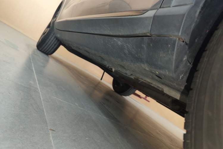 Used Roewe RX3 2021 PRO 1.6L CVT Elite Model Right Side Sill