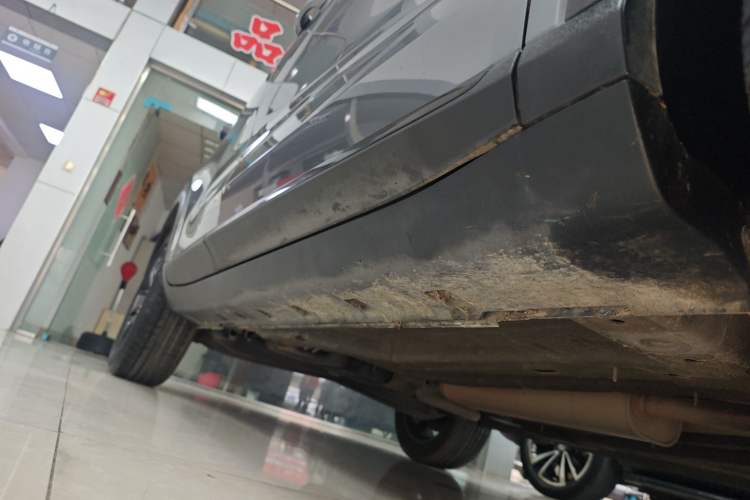 Used Roewe RX3 2021 PRO 1.6L CVT Elite Model Right Side Sill