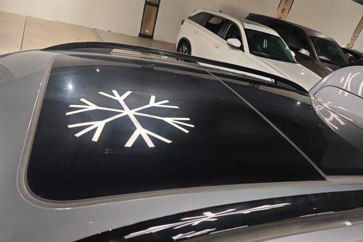 Used Roewe RX3 2021 PRO 1.6L CVT Elite Model Roof