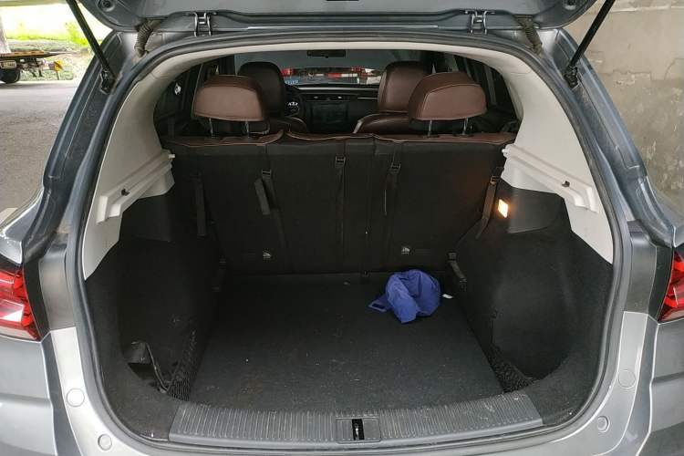 Used Roewe RX3 2021 PRO 1.6L Manual Flagship Model Trunk