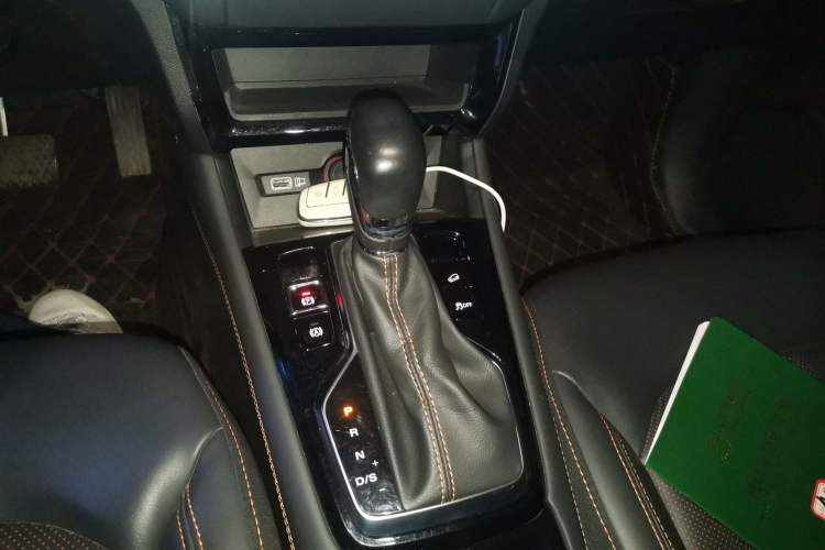 Used Roewe RX3 2021 PRO 1.6L CVT Flagship Model Gear Lever
